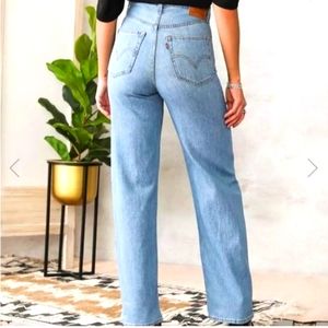 Vintage Levi's High-Waisted Classic Straight-Leg Loose Jeans Size 28